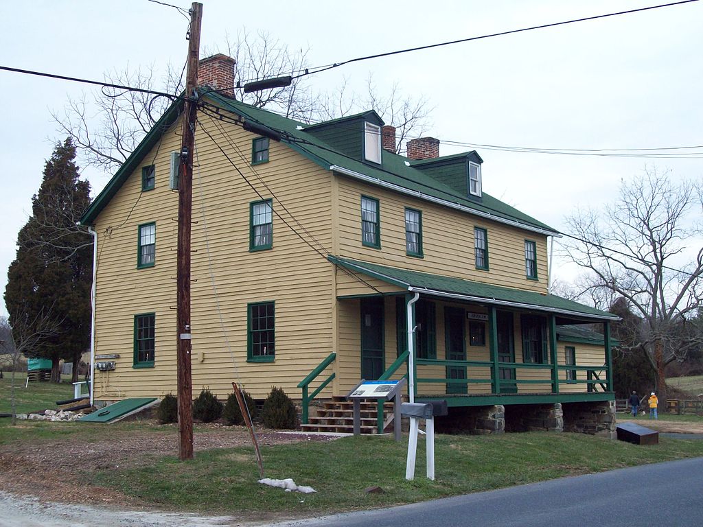 1024px-Jerusalem_Mill_Village_McCourtney's_Store_Dec_09